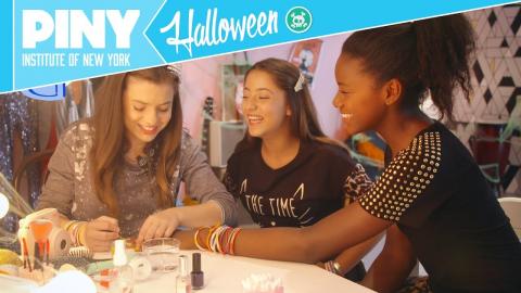Embedded thumbnail for Webisode 1: Manucure Halloween